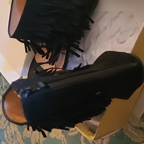 Sandals - Picture 3 of 4